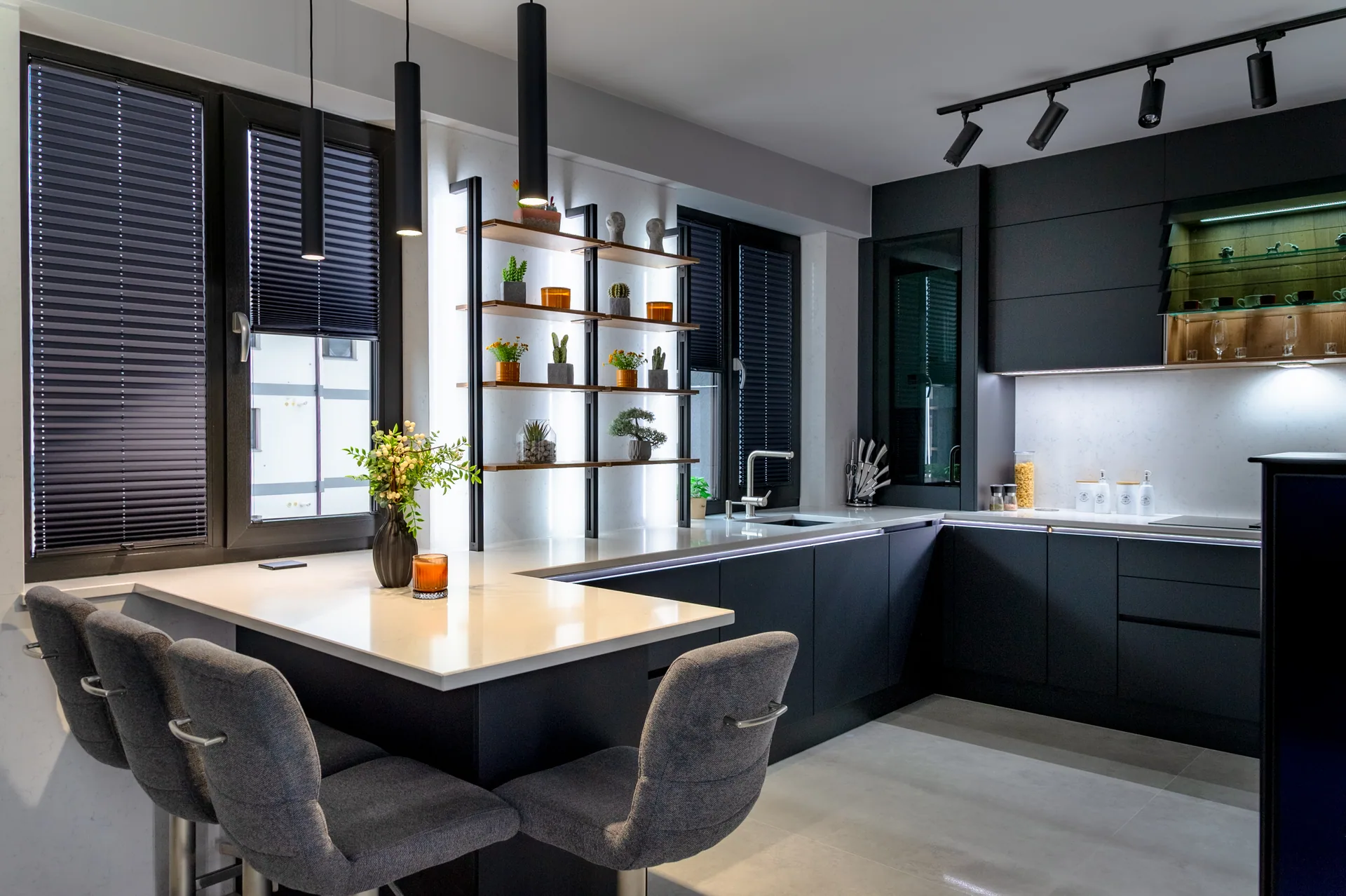 Plus — black, blat quartz, bucătărie Nolte Küchen — Suceava