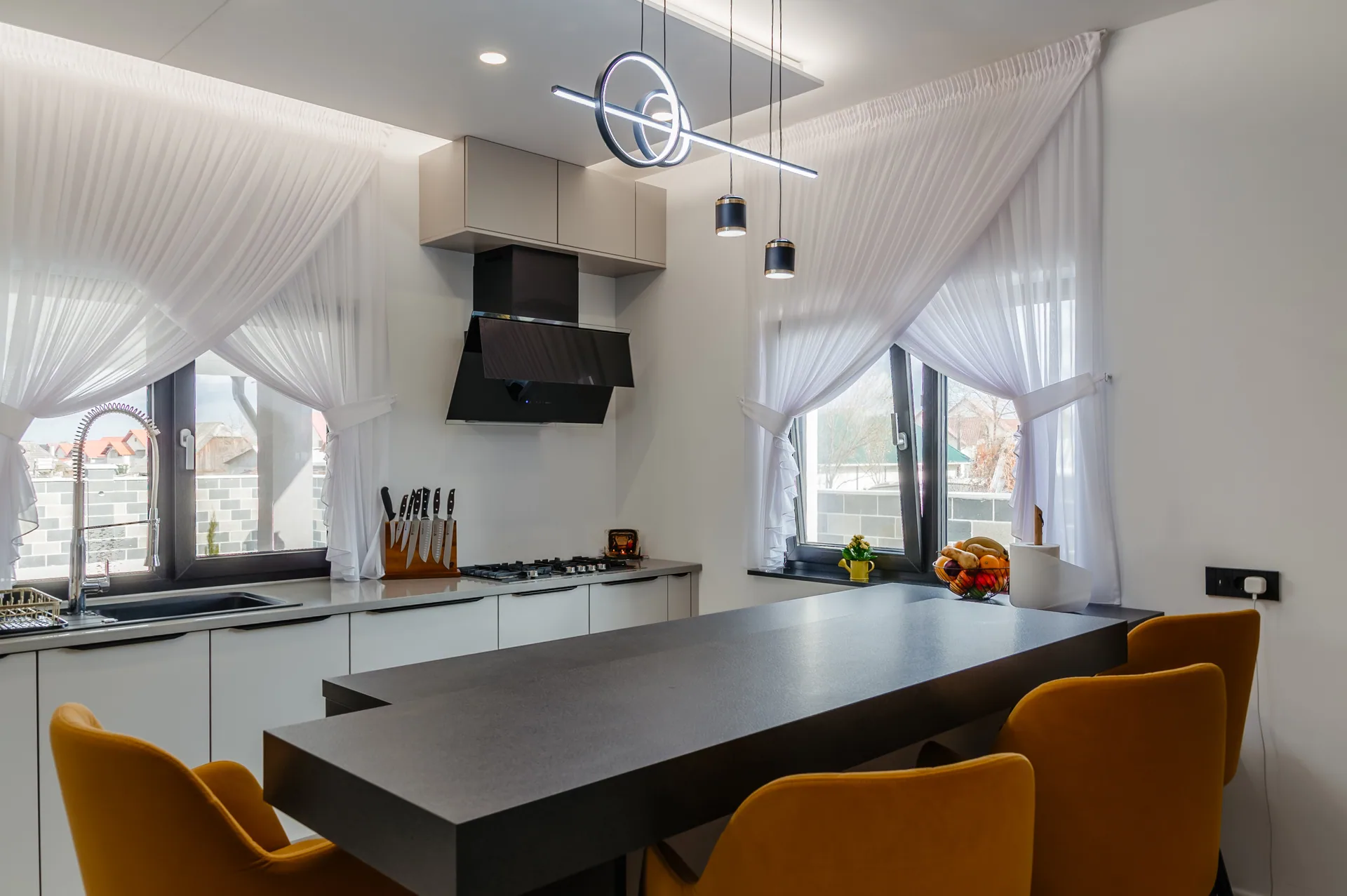 Bucătărie la comandă Plus lava cu blat quartz, Rădăuți, Suceava